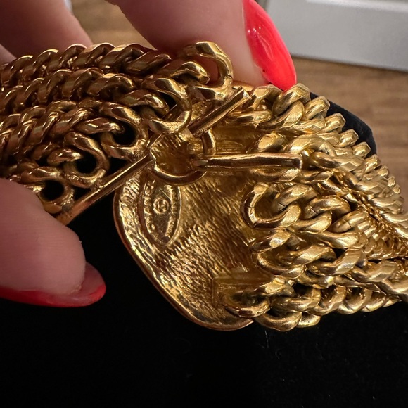 RARE AND AUTHENTIC - Chanel Collar Necklace - 24K Gold Plated - Quilt Closure - Picture 2 of 5